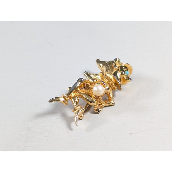 Marcel Boucher Gnome or Leprechaun Brooch, Gold tone Gold Elf Pin holding pearl - Picture 3 of 12